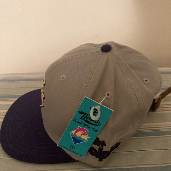 Pink Dolphin hat - Picture 3 of 3